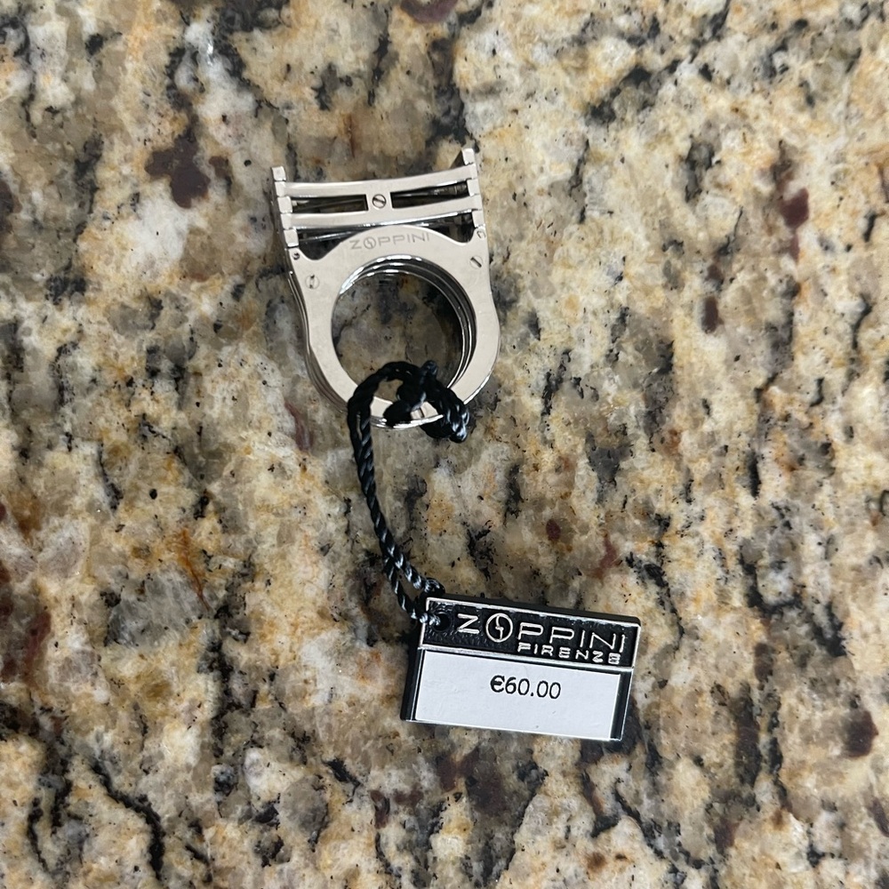 lot of 4 men’s rings